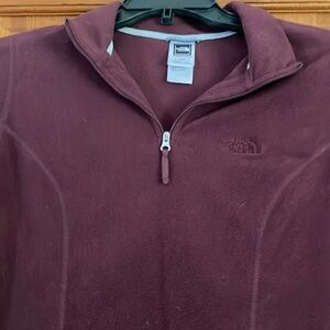 Women’s north face 1/4 zip.